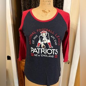 New England Patriots retro logo elbow sleeve two tone tshirt size small